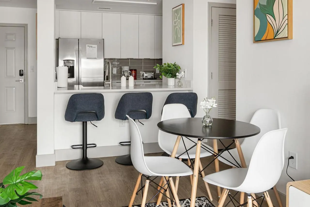 Urban Retreat - Free Parking, Wifi, Walk To Stadium Charlotte