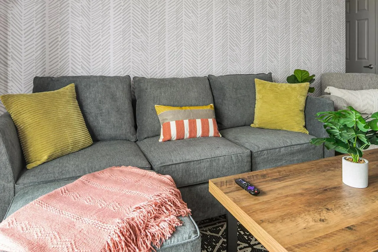 Urban Retreat - Free Parking, Wifi, Walk To Stadium Charlotte Apartment