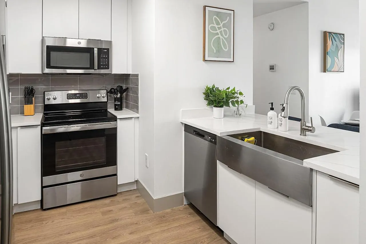 Urban Retreat - Free Parking, Wifi, Walk To Stadium Charlotte Apartment