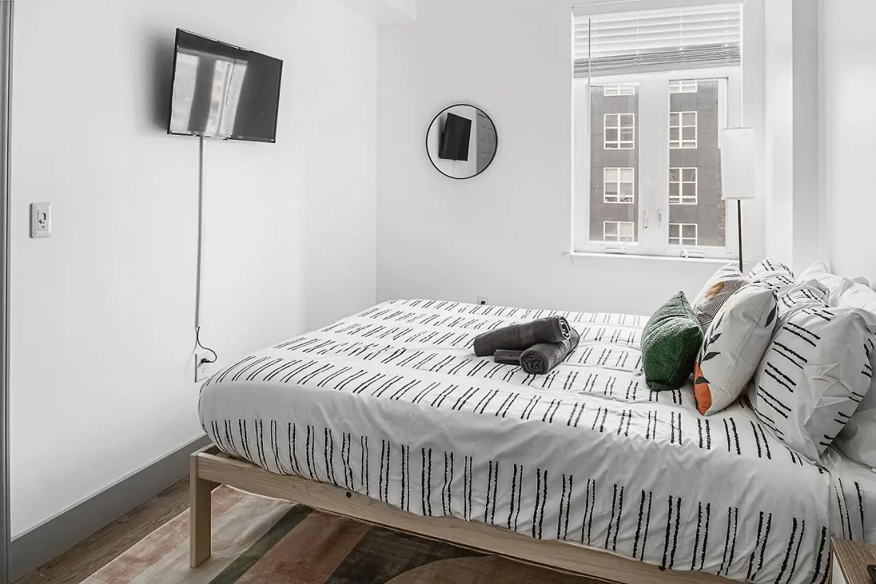 Urban Retreat - Free Parking, Wifi, Walk To Stadium Charlotte Apartment