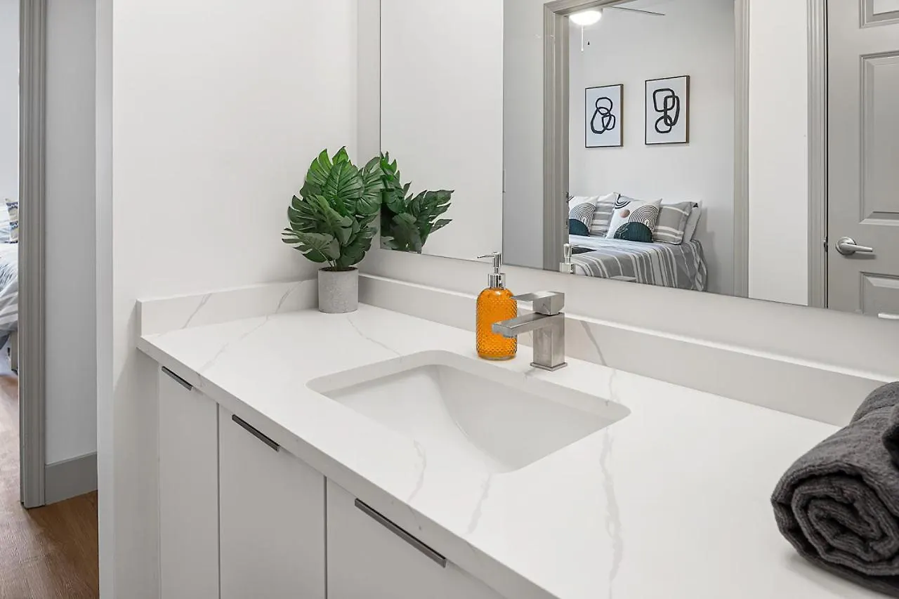 Urban Retreat - Free Parking, Wifi, Walk To Stadium Charlotte Apartment
