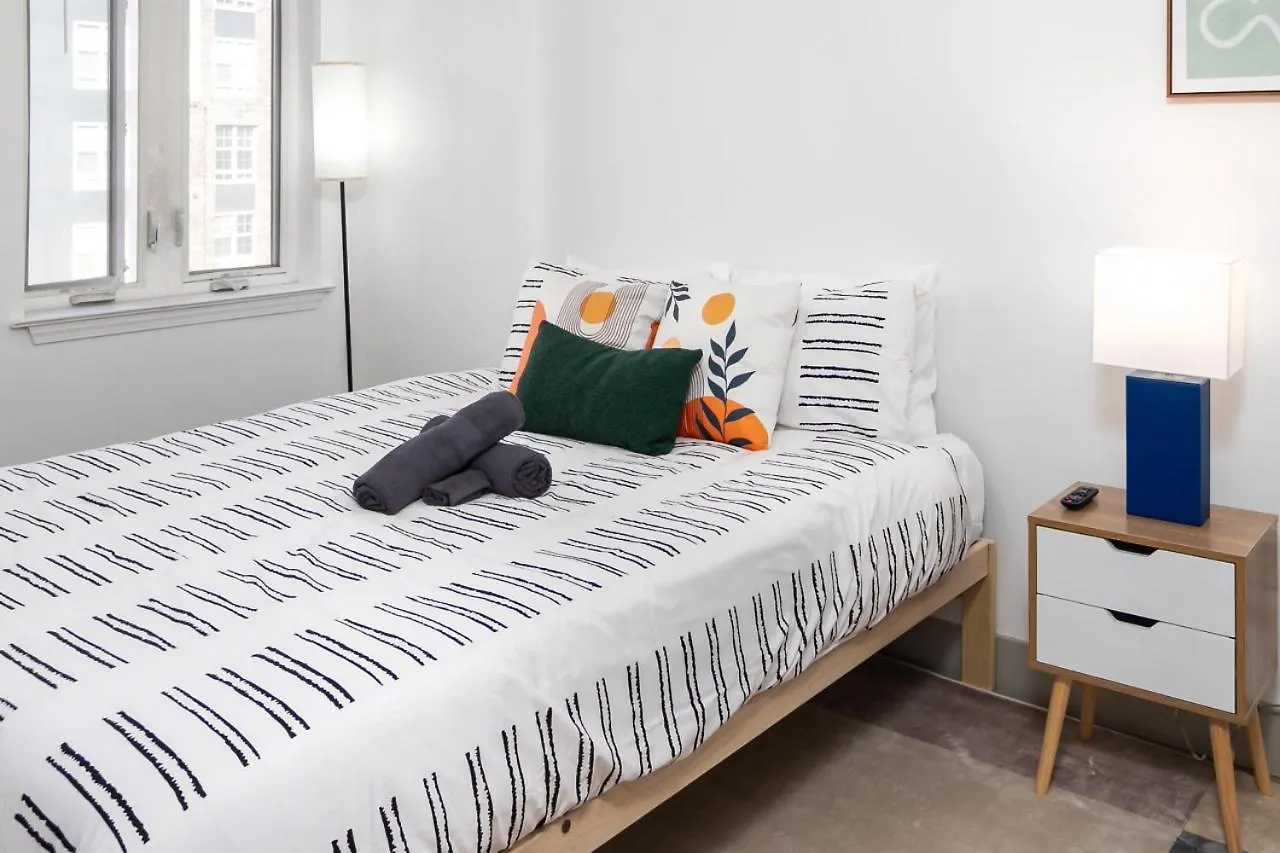 Urban Retreat - Free Parking, Wifi, Walk To Stadium Charlotte Apartment